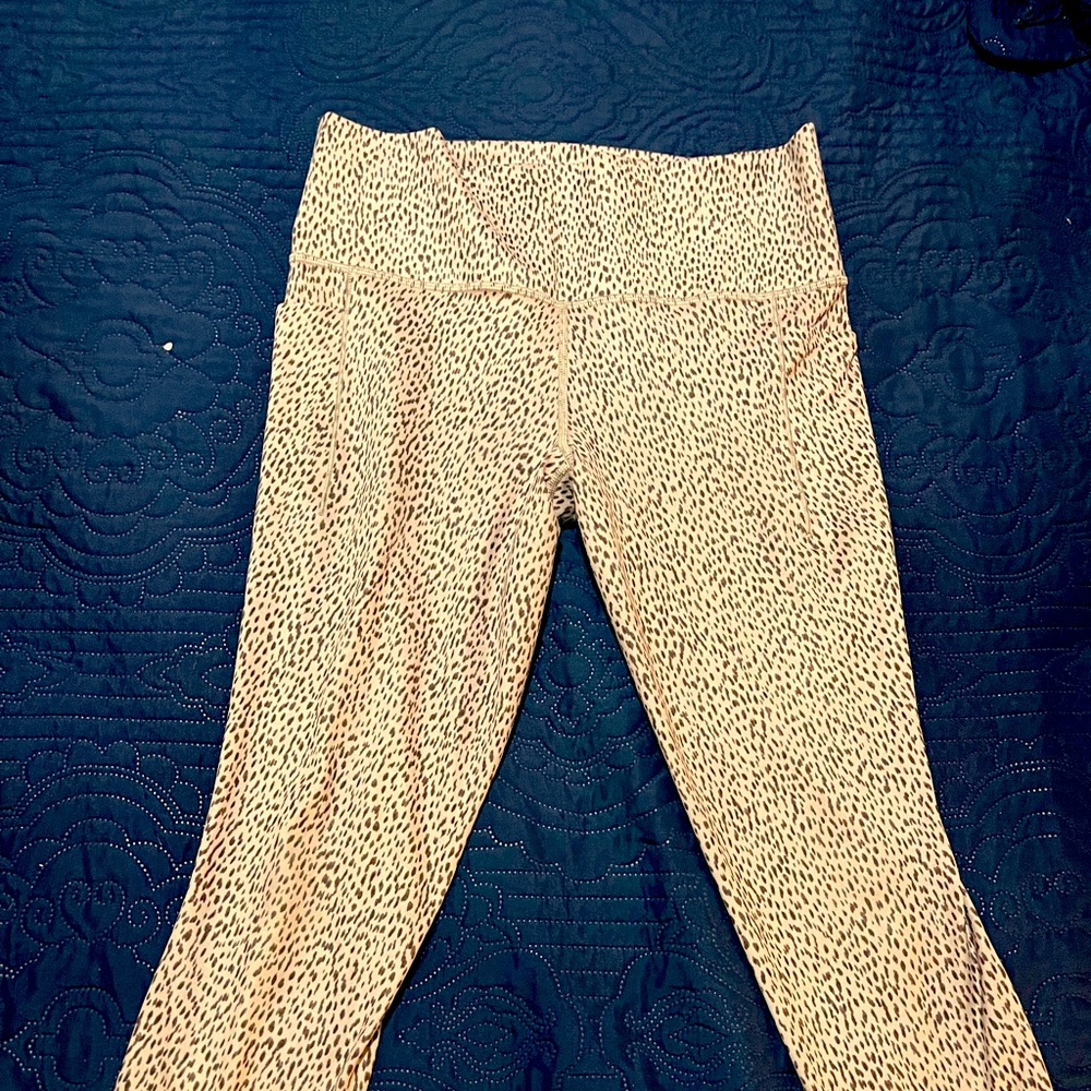 Athleta Salutation Stash Pocket ll, Size L, High Rise, 7/8.